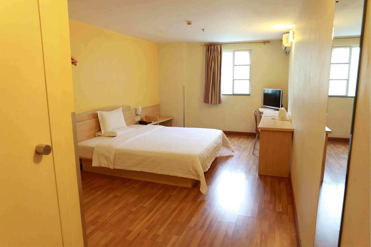 7Days Inn Zhongshan Li He Square Quarto foto