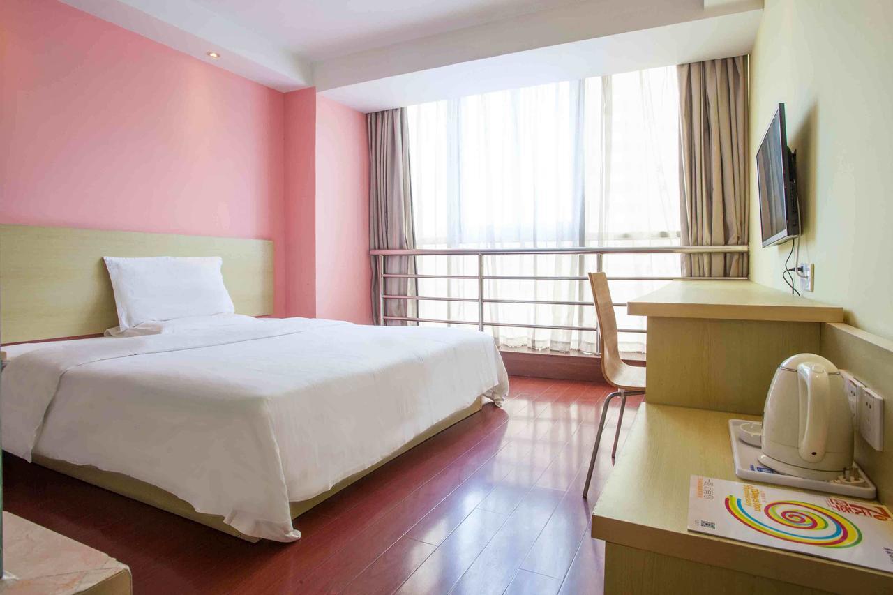 7Days Inn Zhongshan Li He Square Quarto foto