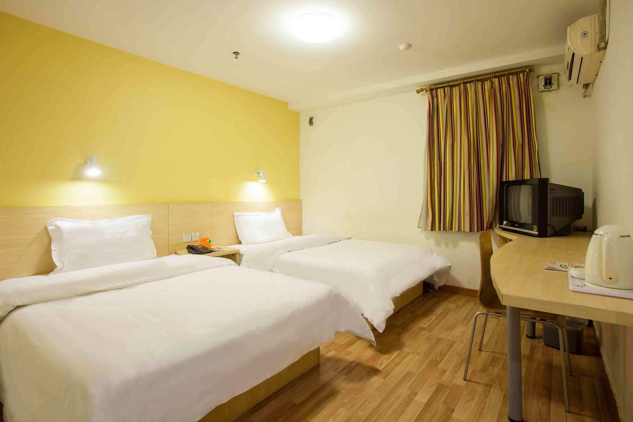 7Days Inn Zhongshan Li He Square Quarto foto