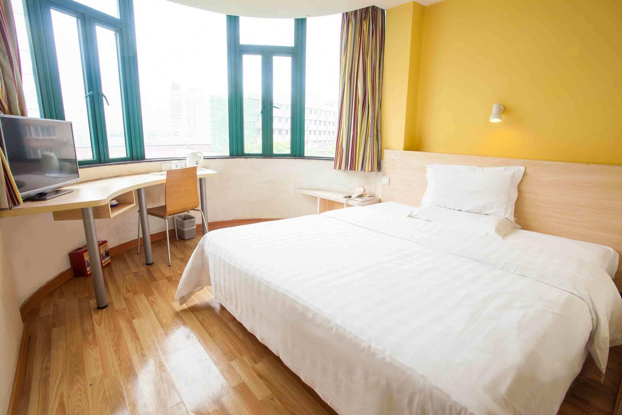 7Days Inn Zhongshan Li He Square Quarto foto